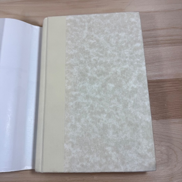 THE GUERNSEY LITERARY AND POTATO PEEL SOCIETY in Hardcover - Picture 3 of 5